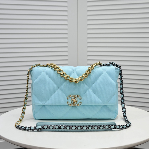 シャネルバッグ正面デザイン